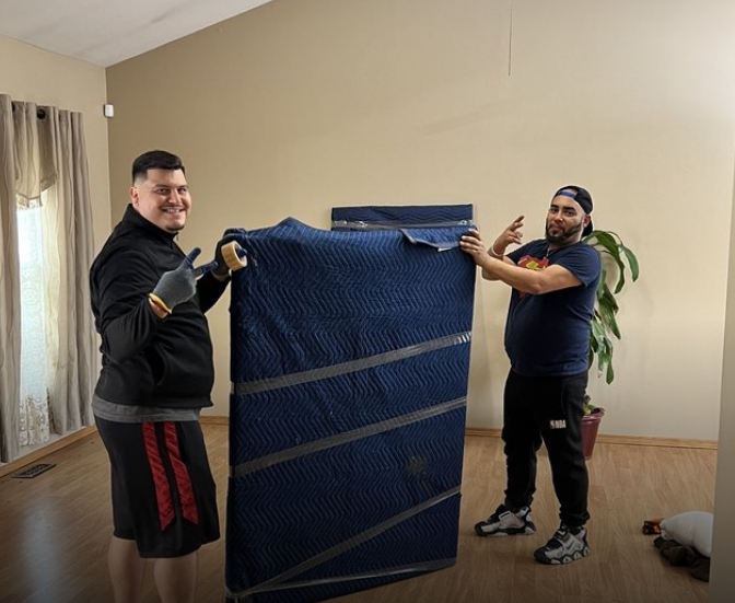 Chicago Marathon Movers crew handling a move